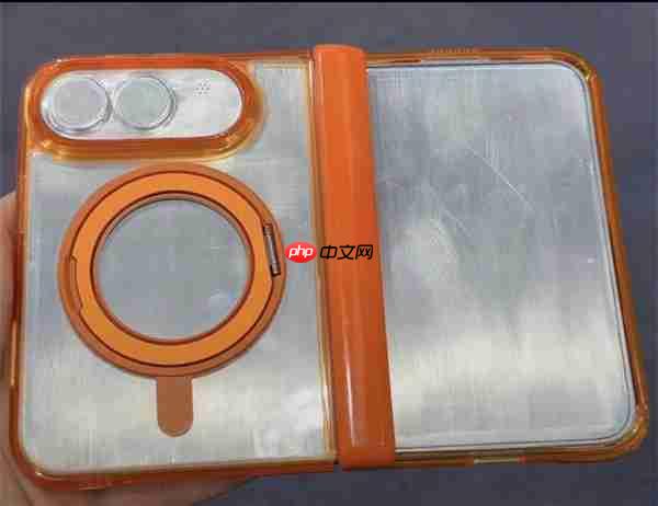 外观无悬念了！首款iPhone Fold保护壳模具偷跑  第1张