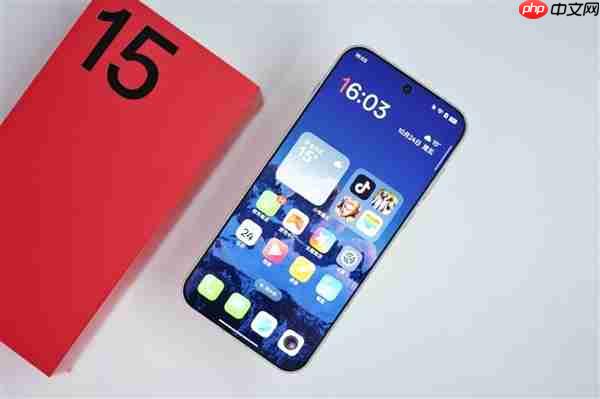 行业第一块165Hz高刷高分屏！一加15图赏  第1张