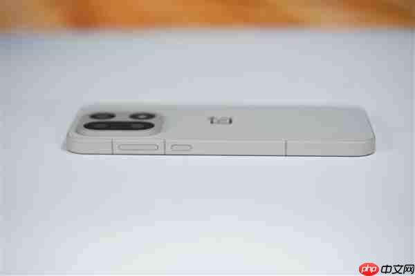 行业第一块165Hz高刷高分屏！一加15图赏  第12张