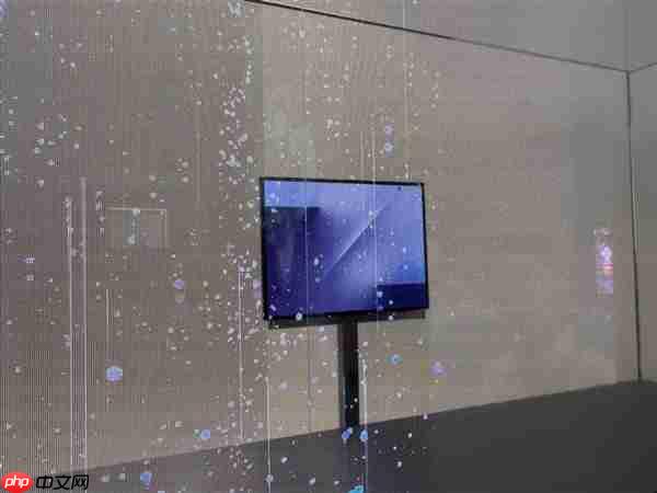 华为唯一对手：三星三折叠屏实机首次公开展出！采用内折方案  第1张