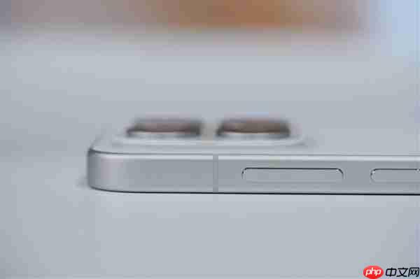 小直屏第一次冲上7000mAh！小米17图赏  第22张