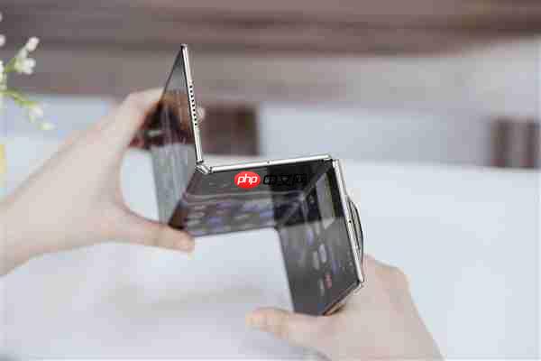 全球第2款三折叠！华为Mate XTs非凡大师图赏  第3张