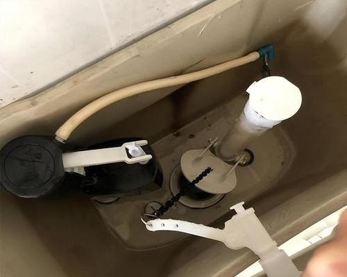 马桶水箱为何有两个按钮（解析马桶水箱的双按钮设计及其优势）  第2张