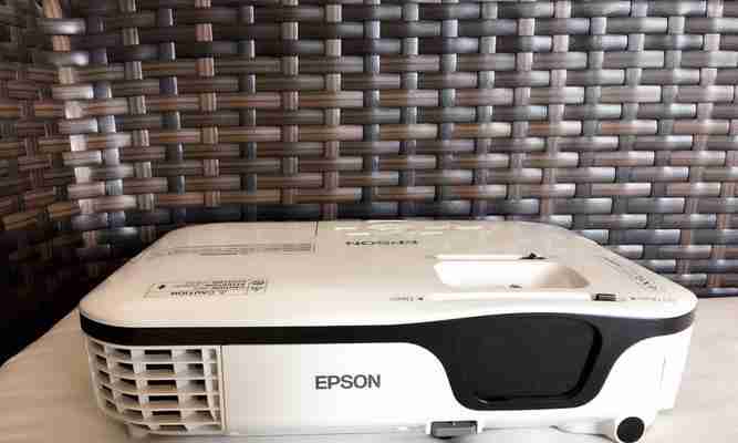 投影仪方向反了怎么办（解决投影仪方向反转问题的有效方法）  第2张