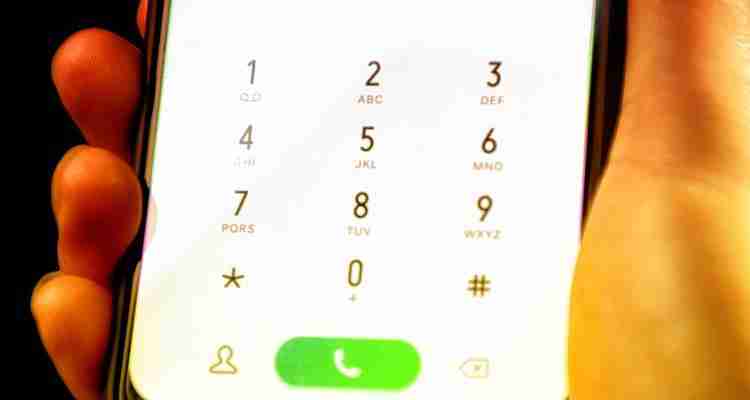 自动挂断电话问题的解决方法（有效应对自动挂断电话问题）  第1张