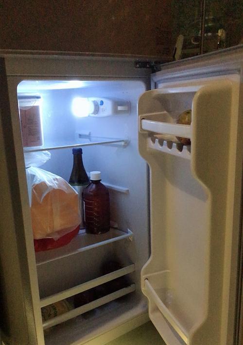 海信冰箱温度传感器的位置及作用（揭秘海信冰箱温度传感器的奥秘）  第3张