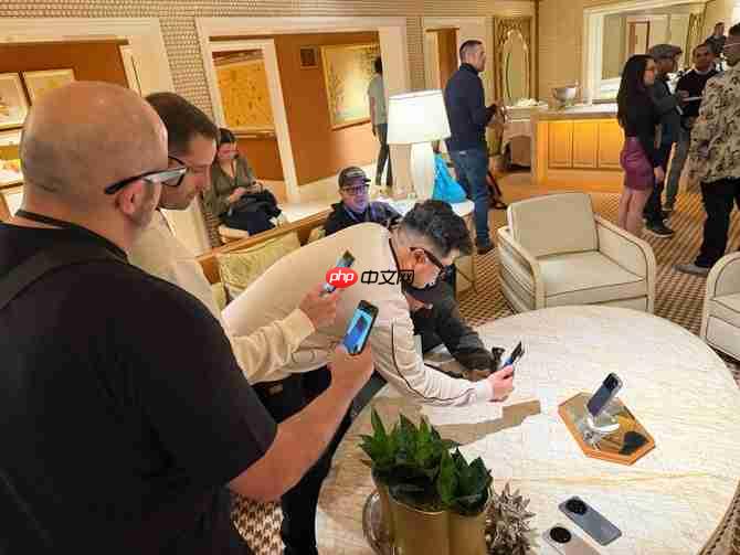 荣耀ROBOT PHONE亮相2026 CES，以颠覆性设计斩获多项顶级大奖  第2张