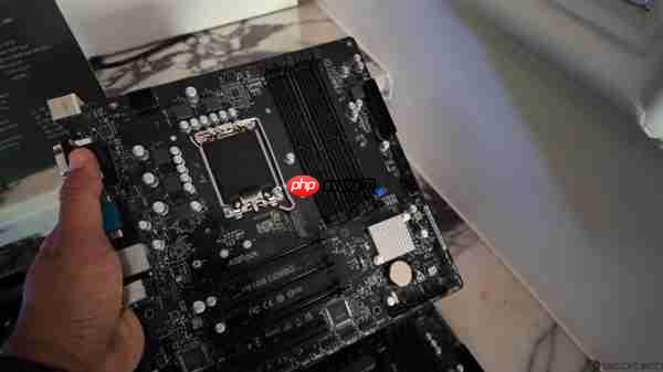 华擎妖板H610 Combo实物曝光：2槽DDR4+4槽DDR5合体！  第1张