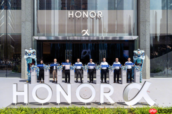 设计满分！荣耀阿尔法全球旗舰店斩获两项国际大奖  第1张