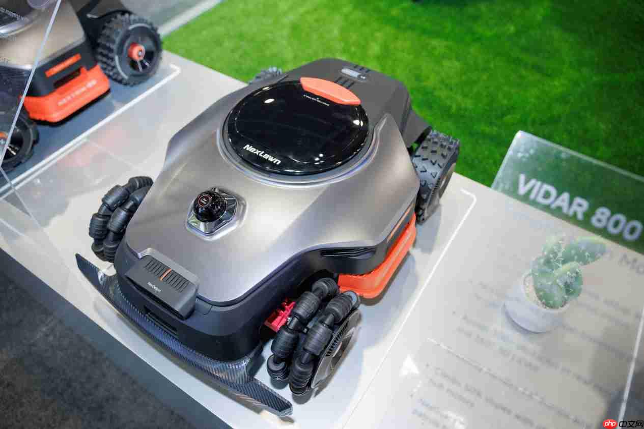 耐士劳发布首款融合星基RTK、AI视觉与激光雷达割草机器人  第5张