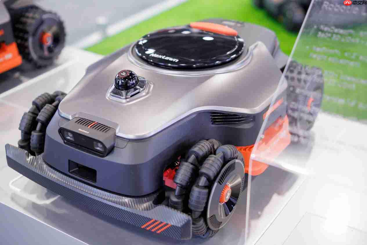 耐士劳发布首款融合星基RTK、AI视觉与激光雷达割草机器人  第3张
