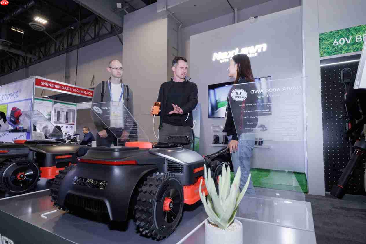 耐士劳发布首款融合星基RTK、AI视觉与激光雷达割草机器人  第2张