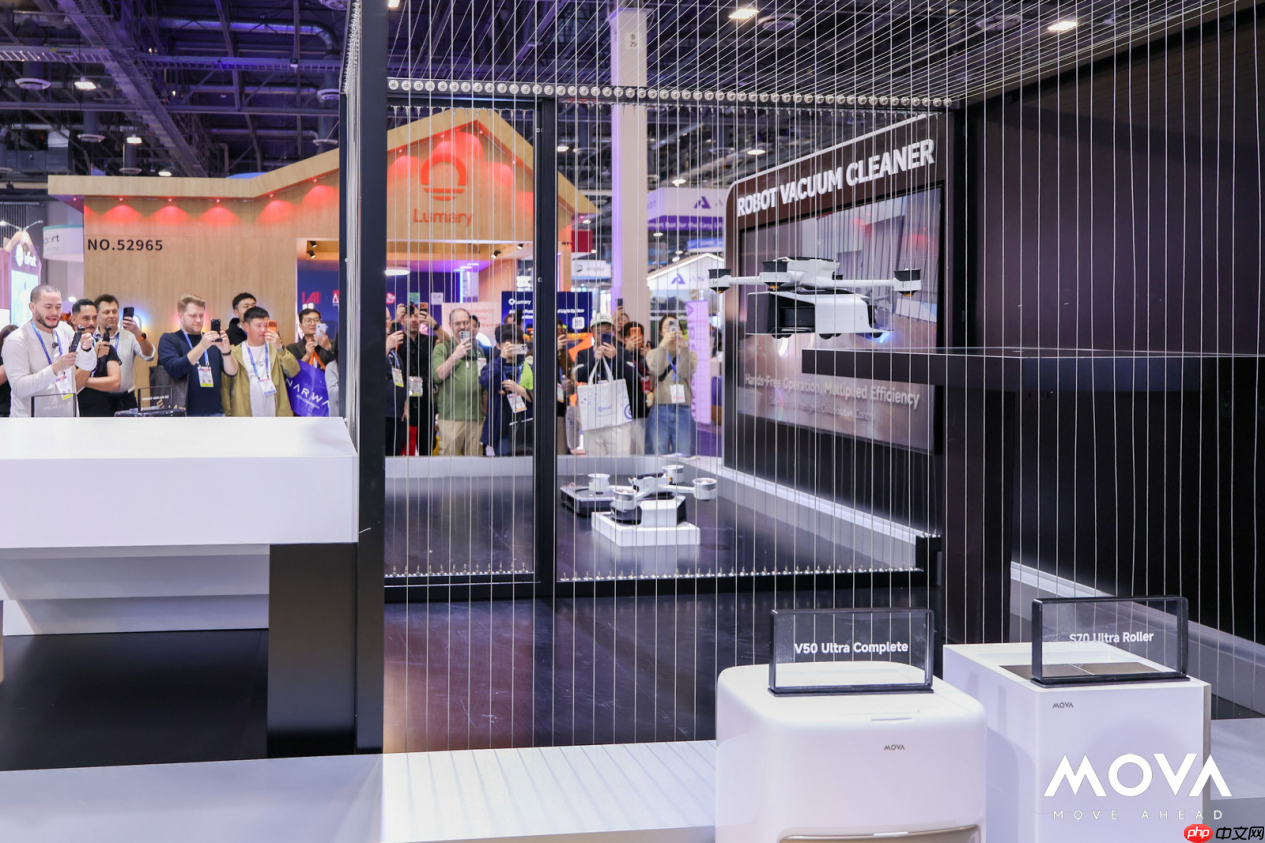在CES现场，我看见一台MOVA扫地机飞上了“二楼”  第2张