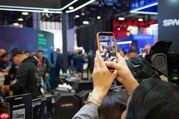 CES2026创新奖得主：傲鲨VIATRIX海外首次亮相，引领外骨骼机器人走向日常  第1张