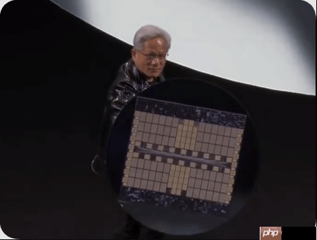 黄仁勋又整活！用芯片大盾COS美国队长 全场爆笑  第1张