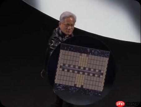 黄仁勋又整活！用芯片大盾COS“美国队长” 引发全场欢呼大笑