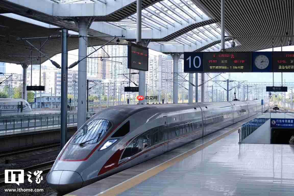 2025 年全国铁路旅客发送量超 45 亿人次，同比增长 6.4%