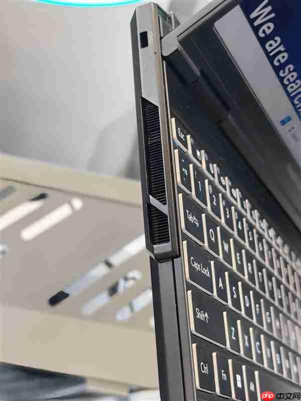 雷神ZERO Air轻薄游戏本实机首秀：仅1.58kg 160W双满血性能释放  第8张