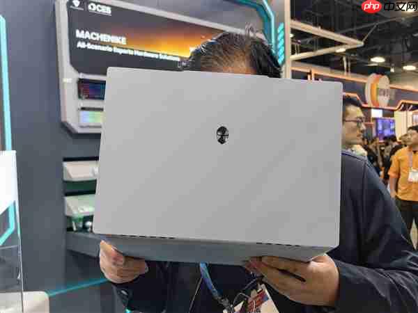 雷神aibook14 Air Carbon全能本发布：1kg碳纤维机身 18小时续航  第2张