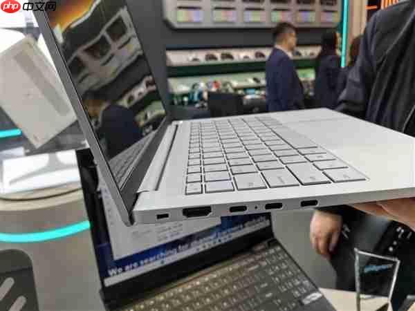 雷神aibook14 Air Carbon全能本发布：1kg碳纤维机身 18小时续航  第5张