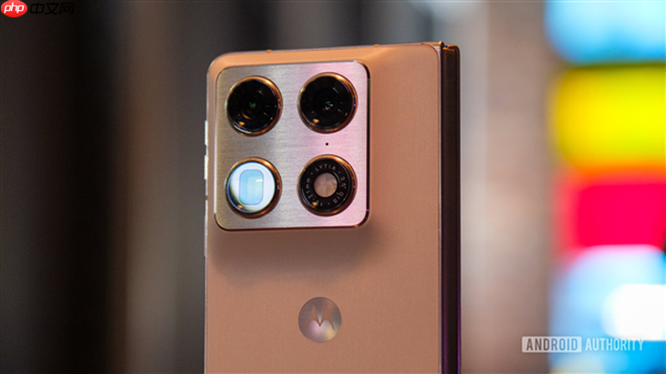 moto推出首款大折叠手机 8.1英寸2K内屏  第4张