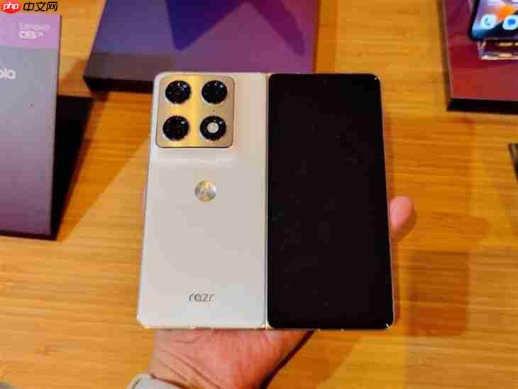 moto推出首款大折叠手机 8.1英寸2K内屏  第7张