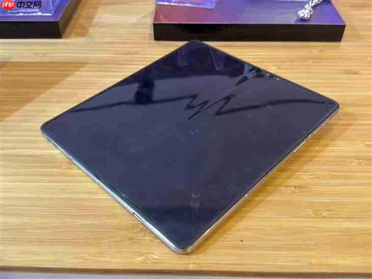 moto推出首款大折叠手机 8.1英寸2K内屏  第8张