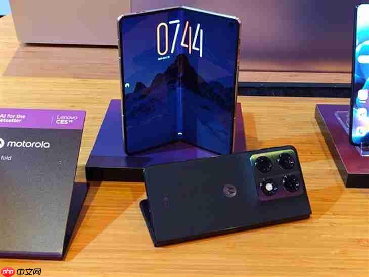 moto推出首款大折叠手机 8.1英寸2K内屏  第10张