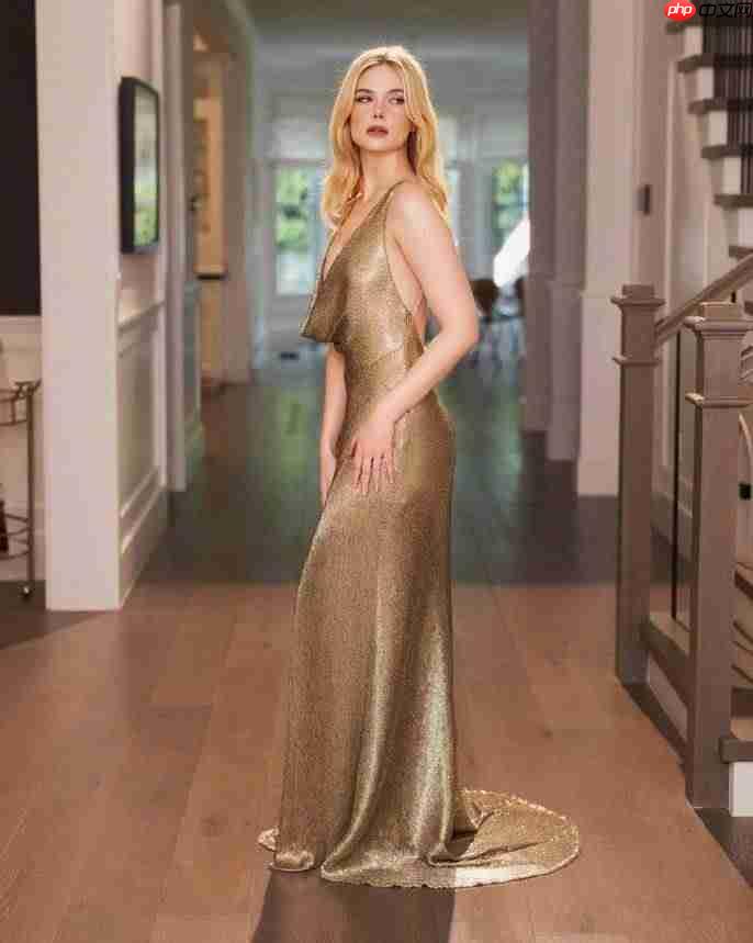 艾丽范宁活动写真图赏 穿深V长裙秀绝美腰臀  第3张