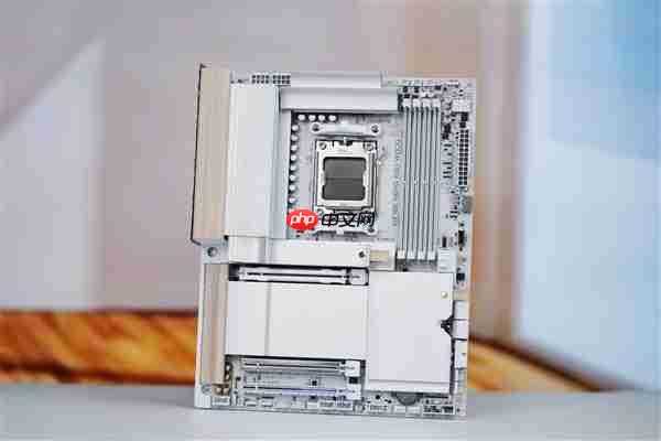 实木+皮革都用上了！技嘉木雕X870E AERO X3D WOOD主板图赏  第2张