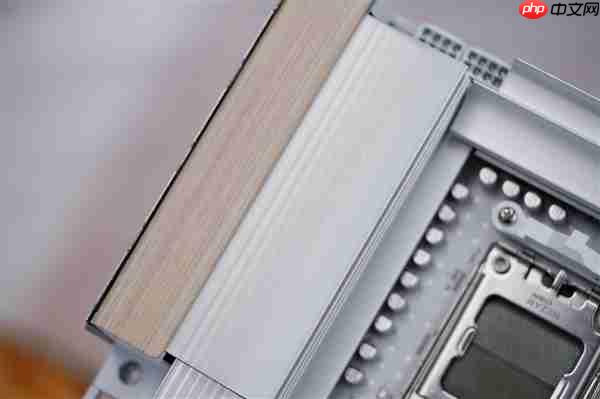 实木+皮革都用上了！技嘉木雕X870E AERO X3D WOOD主板图赏  第5张