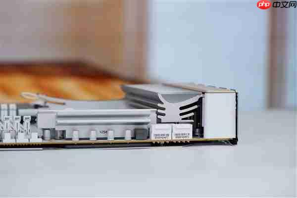 实木+皮革都用上了！技嘉木雕X870E AERO X3D WOOD主板图赏  第12张