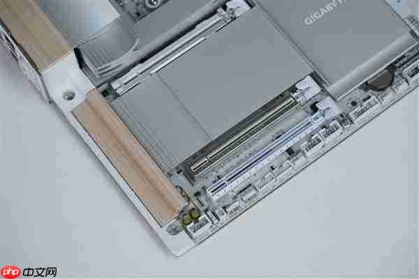 实木+皮革都用上了！技嘉木雕X870E AERO X3D WOOD主板图赏  第10张