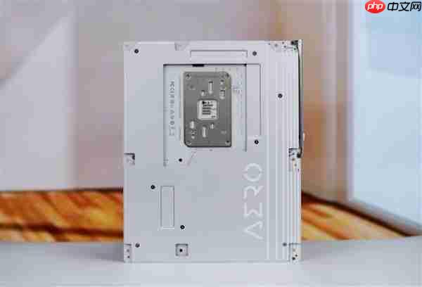 实木+皮革都用上了！技嘉木雕X870E AERO X3D WOOD主板图赏  第11张