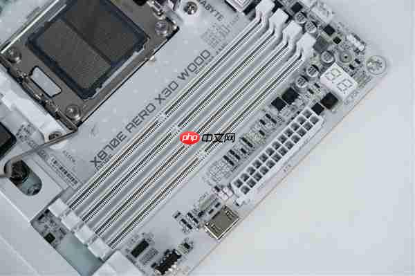 实木+皮革都用上了！技嘉木雕X870E AERO X3D WOOD主板图赏  第15张