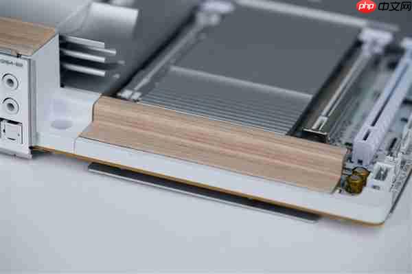 实木+皮革都用上了！技嘉木雕X870E AERO X3D WOOD主板图赏  第24张