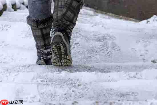 雪天路滑哪种走路姿势更稳定