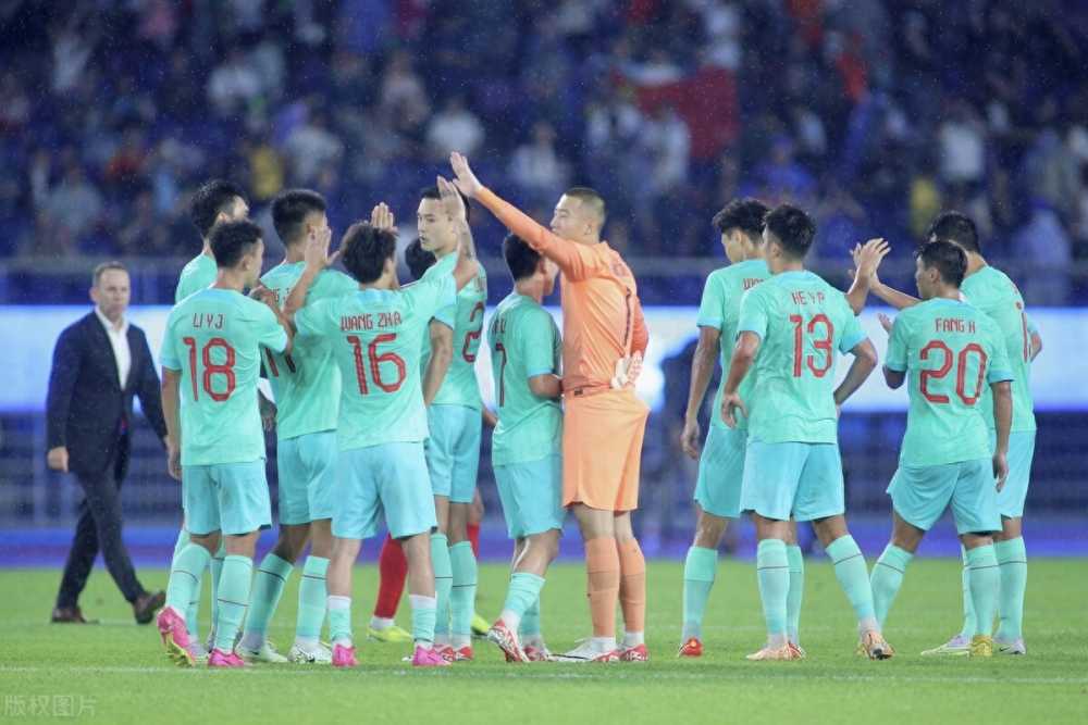 中国亚运男足vs孟加拉首发：轮换阵容出战，3超龄仅刘洋压阵插图