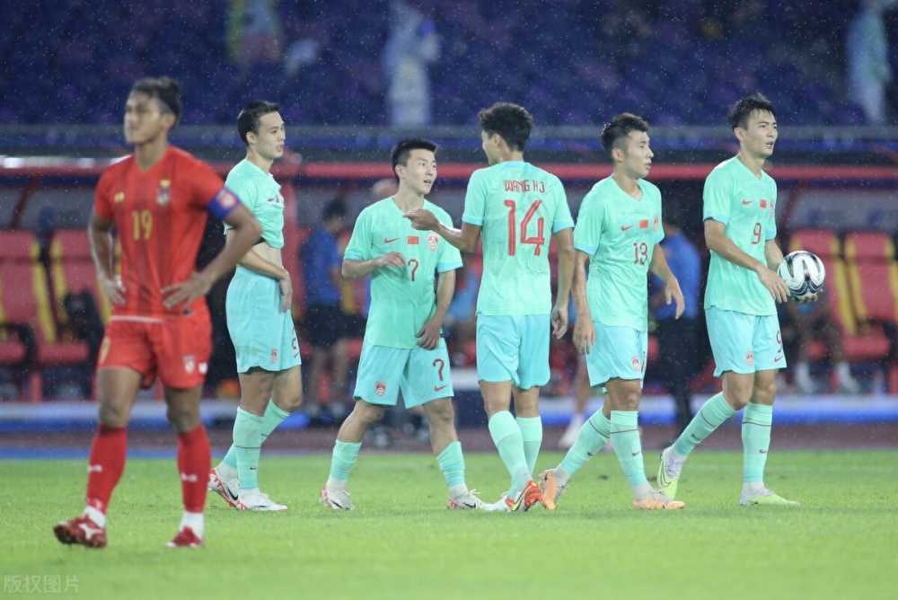 中国亚运男足vs孟加拉首发：轮换阵容出战，3超龄仅刘洋压阵插图1