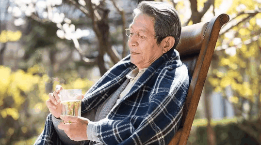 隔着衣服晒太阳有没有用?隔着衣服晒太阳晒多久好