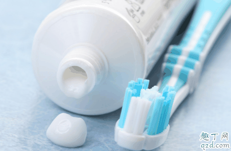 牙膏涂手腕会发烧吗?牙膏挤在手腕上使劲抓会怎样