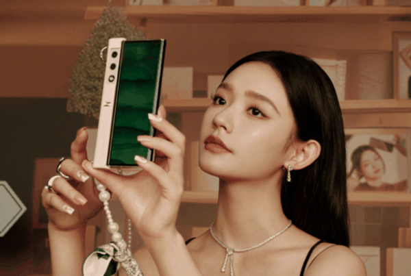 曝荣耀新折叠屏提前至10月份亮相 能否再刷轻薄记录？