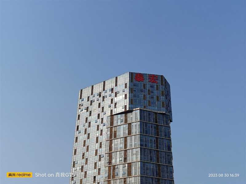 感受一块玻璃的高端质感！真我GT5评测：首创极客性能面板 让芯片调度看得见