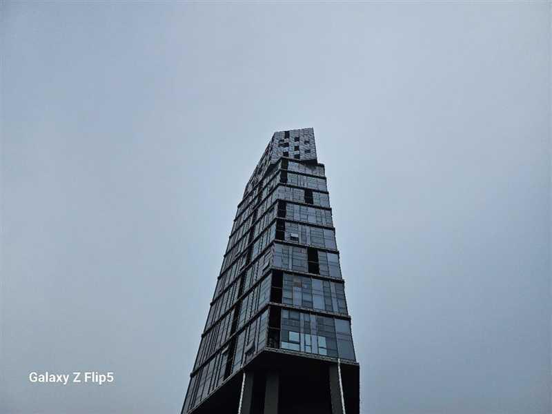 性能超强的防水小折叠！三星Galaxy Z Flip5评测：这次副屏花样多多