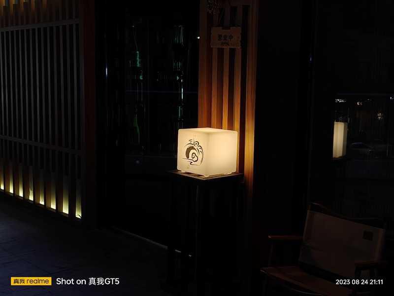 感受一块玻璃的高端质感！真我GT5评测：首创极客性能面板 让芯片调度看得见