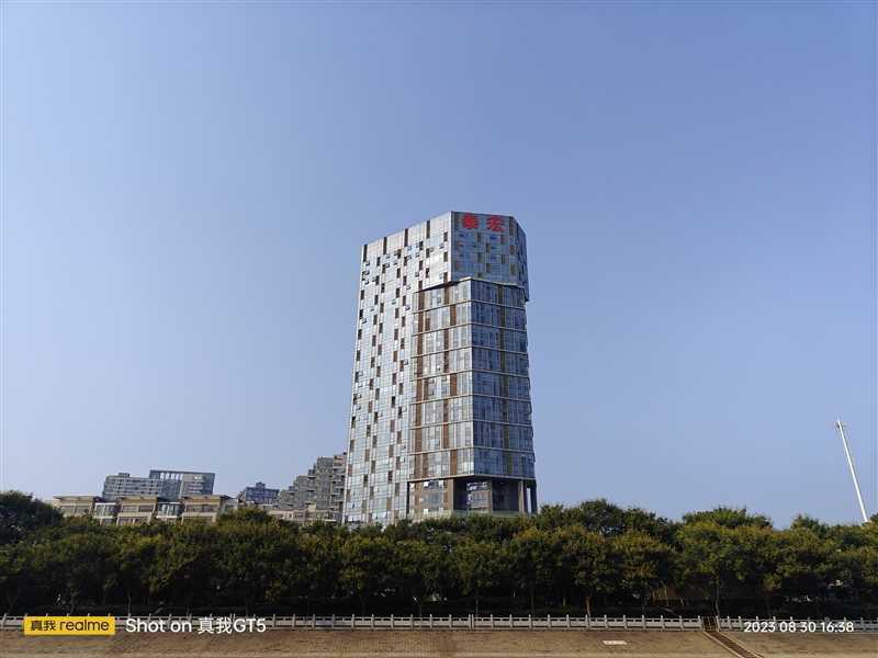 感受一块玻璃的高端质感！真我GT5评测：首创极客性能面板 让芯片调度看得见