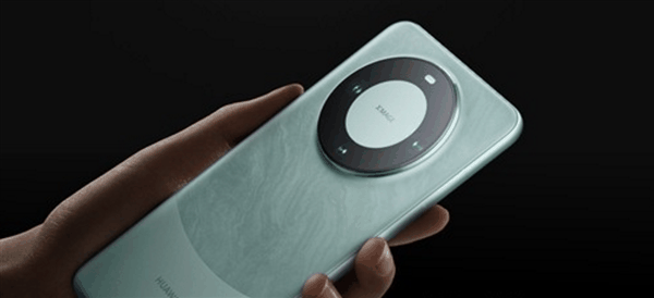 老外担心苹果市场被华为抢,近50%用户要弃iPhone换Mate 60！