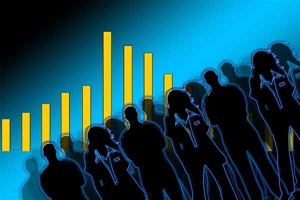 人口降幅创新纪录！日本出租车司机平均年龄近60岁 疯抢外国人口