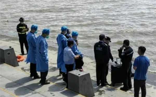 香港男子电脑资料无法恢复跳海 原因看一条