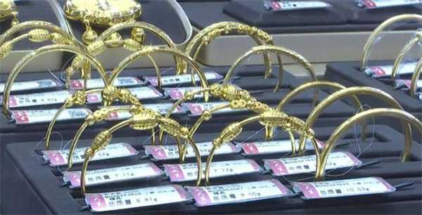 金价大幅下跌 “大金镯子”还能安排吗 不盲目跟风